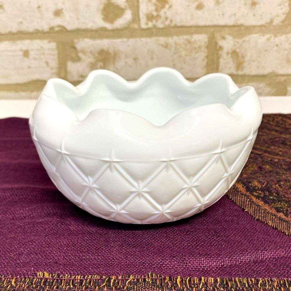 Vintage Milk Glass Bowl – Diamond Pattern – Scalloped Rim – Mid‑Century